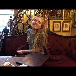 Meet your Posher, Adriana
